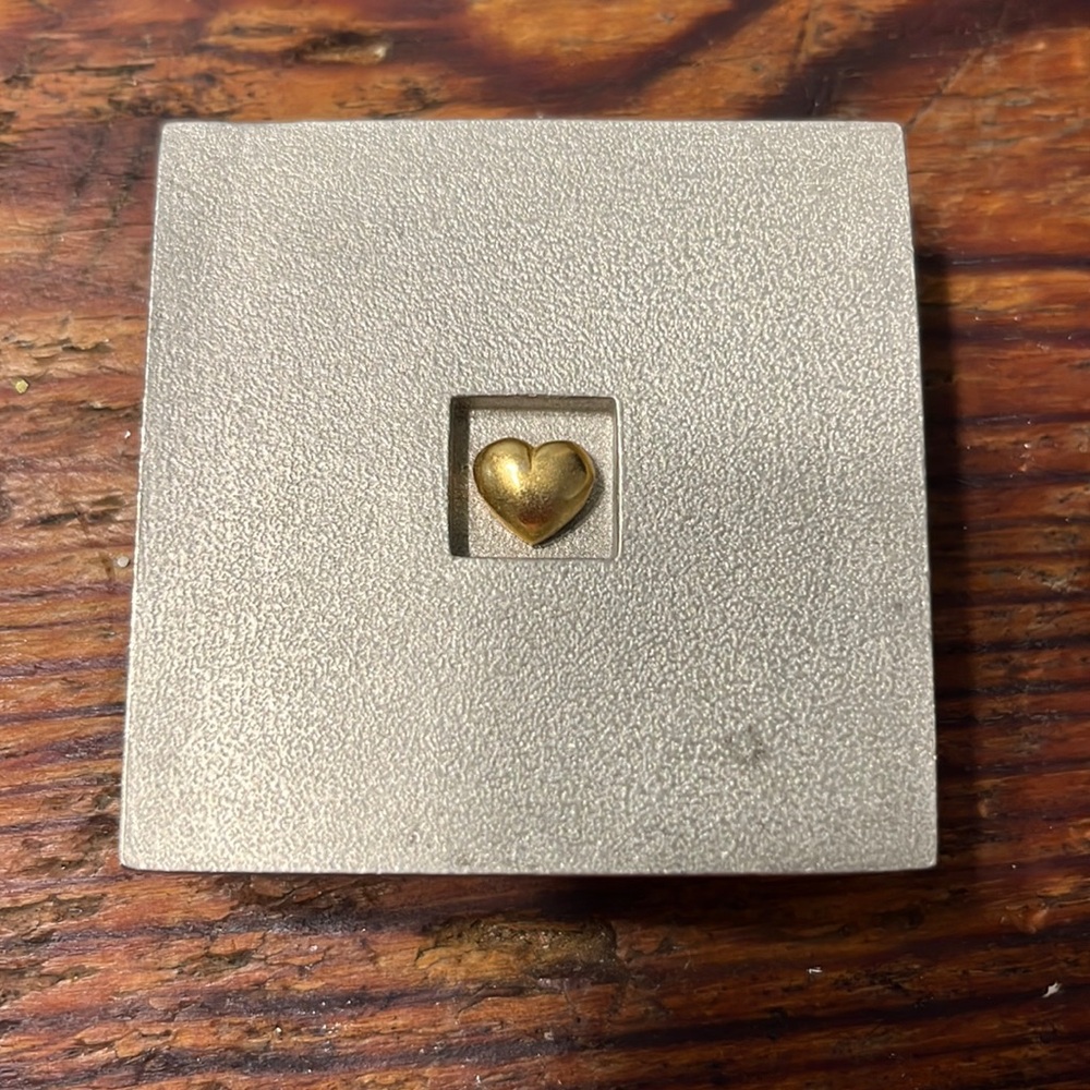Vilmain box with gold heart. Trinket box